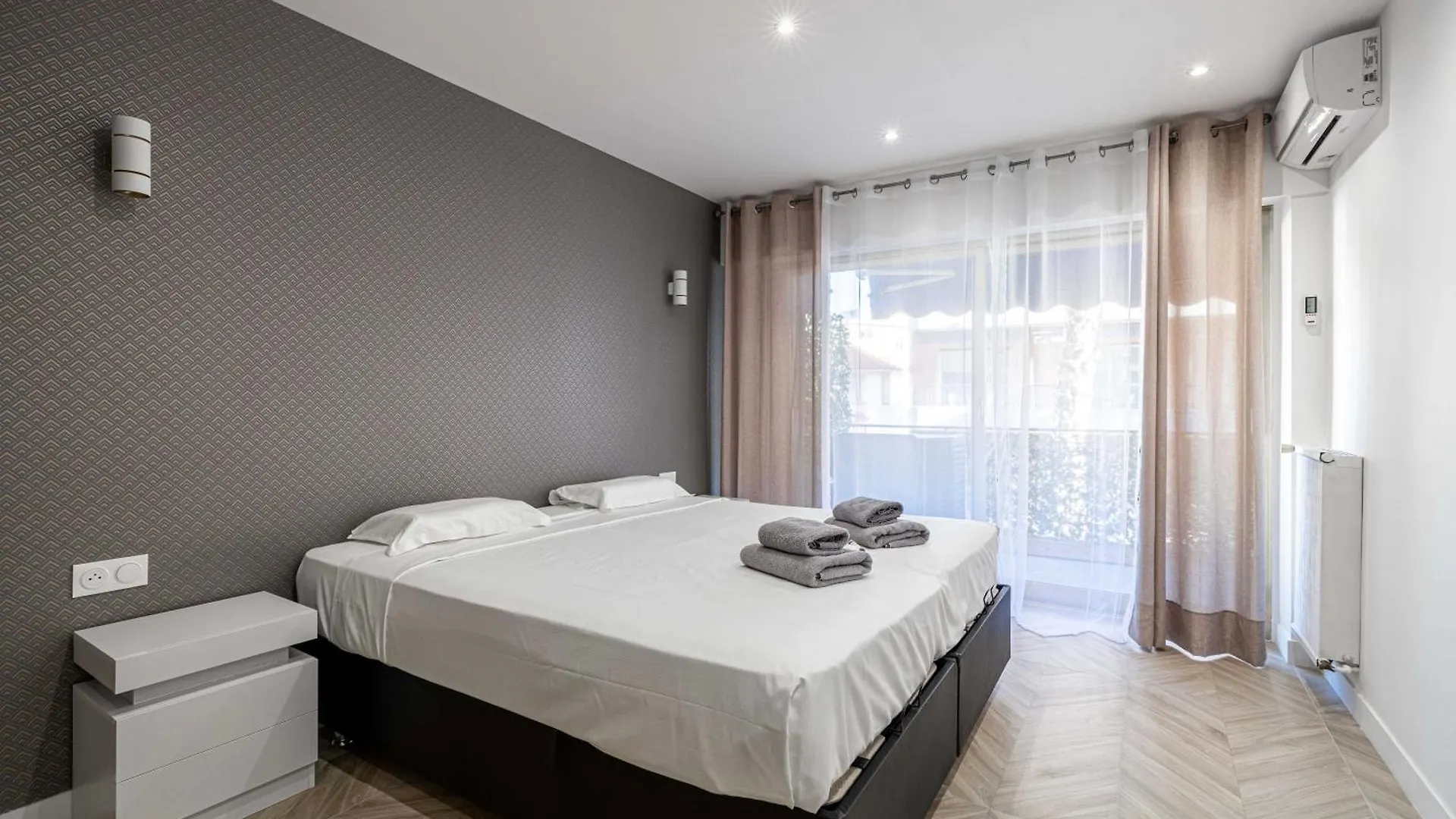 Gorgeous Apartment - Near Beach - 2Br-6P Antibes 0*,  France